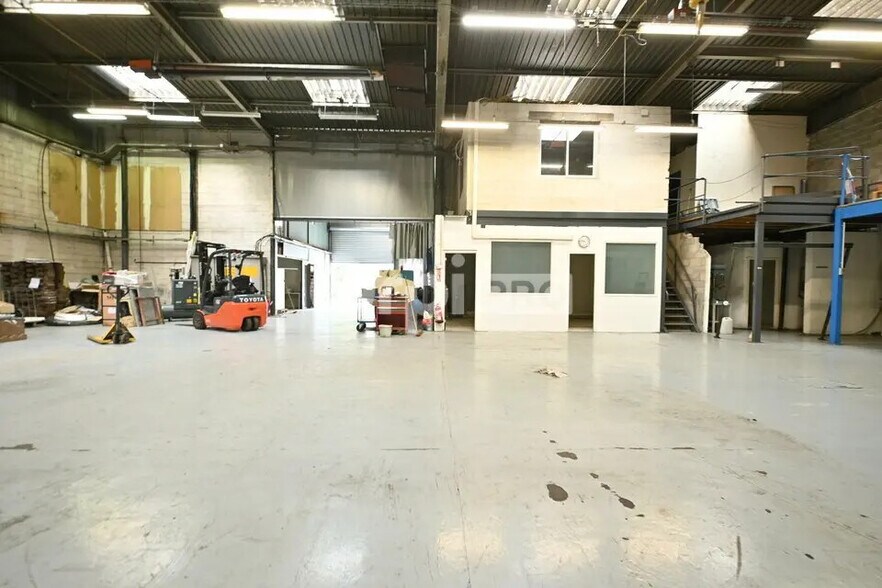 Local d'activités dans Saint-Priest à vendre - Photo intérieure - Image 1 de 7