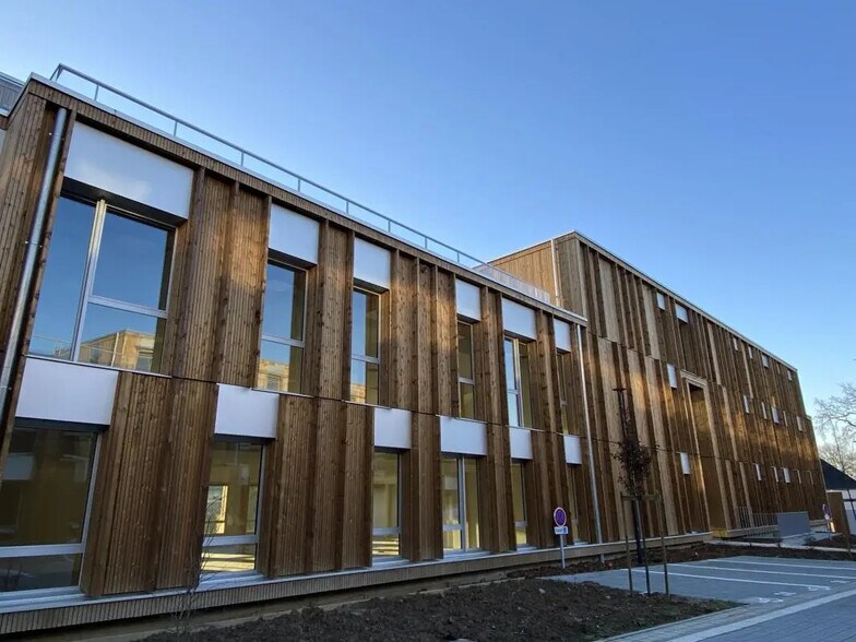 Bureau dans Saint-Jacques-de-la-Lande à louer - Photo du bâtiment - Image 3 de 21