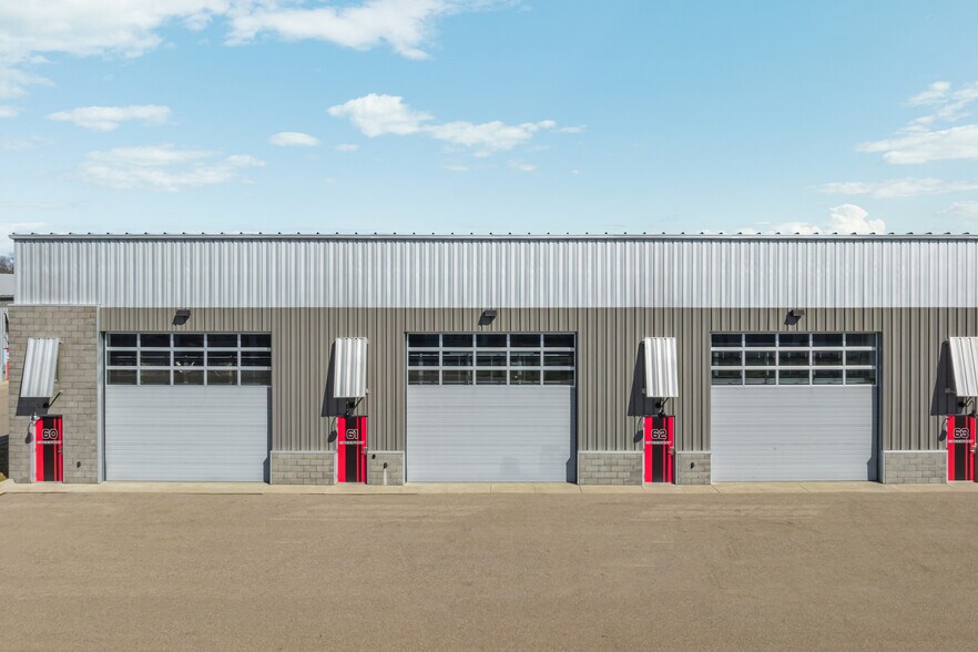 62 W Speed Way, Pontiac, MI for sale - Primary Photo - Image 1 of 18