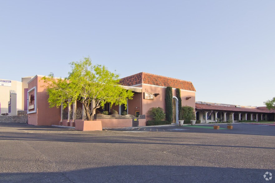 5411 N Mesa St, El Paso, TX à louer - Photo du bâtiment - Image 3 de 3