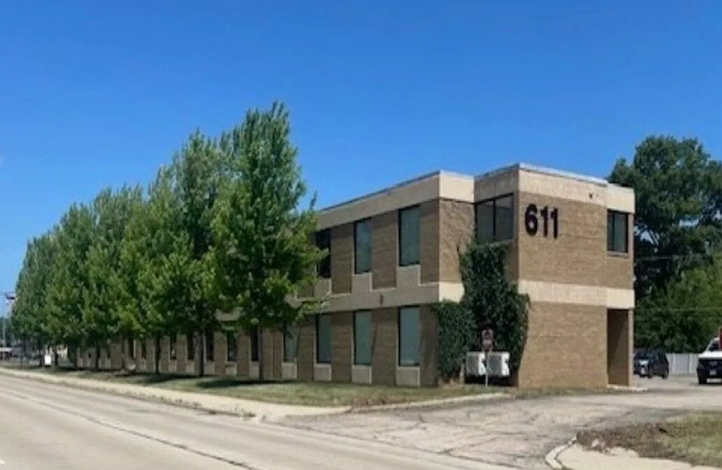 611 E Main St, East Dundee, IL à louer Photo principale- Image 1 de 5