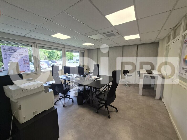 Office in Reims for lease - Interior Photo - Image 2 of 5