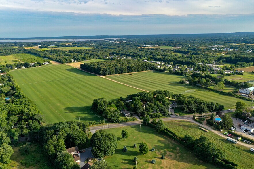 Sound Avenue, Aquebogue, NY à vendre - Aérien - Image 2 de 3