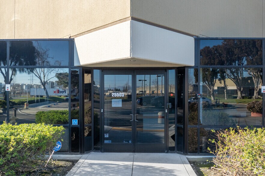 3832 Bay Center Pl, Hayward, CA for lease - Building Photo - Image 3 of 10
