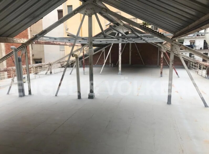 Retail in Barcelona, Barcelona for sale - Building Photo - Image 2 of 3