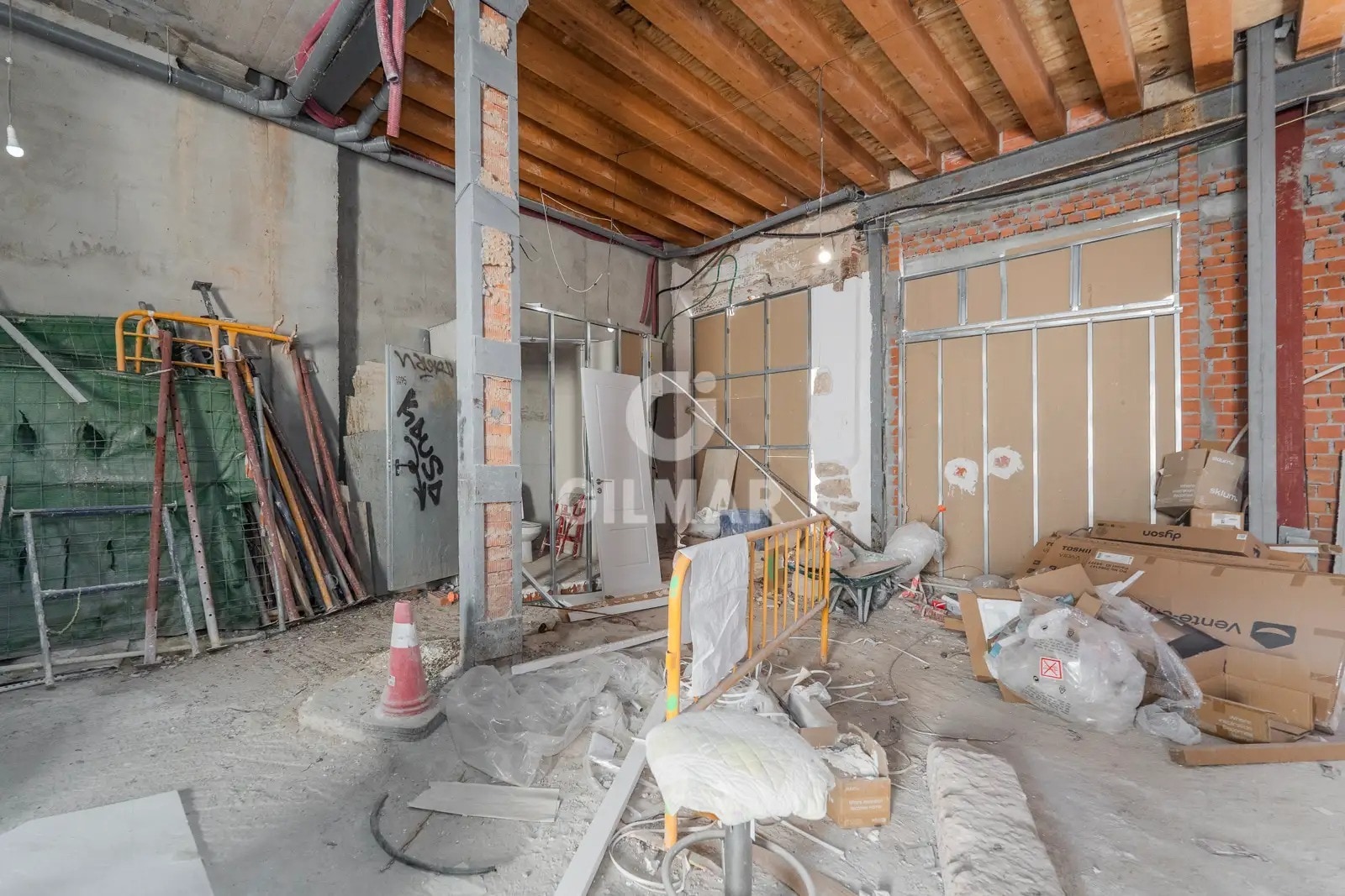 Retail in Alcalá de Henares, Madrid for lease Interior Photo- Image 1 of 3