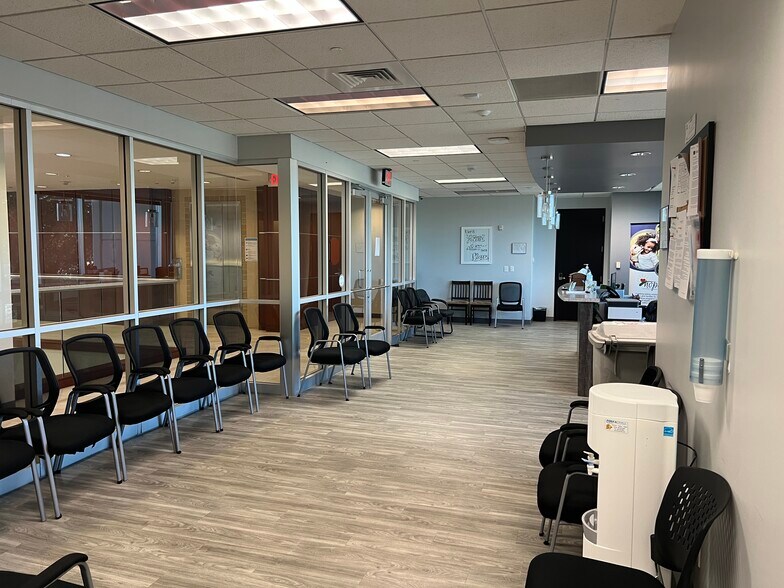 5701 W Talavi Blvd, Glendale, AZ for lease - Interior Photo - Image 3 of 16