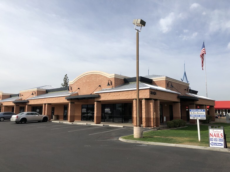 3031 E Indian School Rd, Phoenix, AZ for lease - Primary Photo - Image 1 of 4