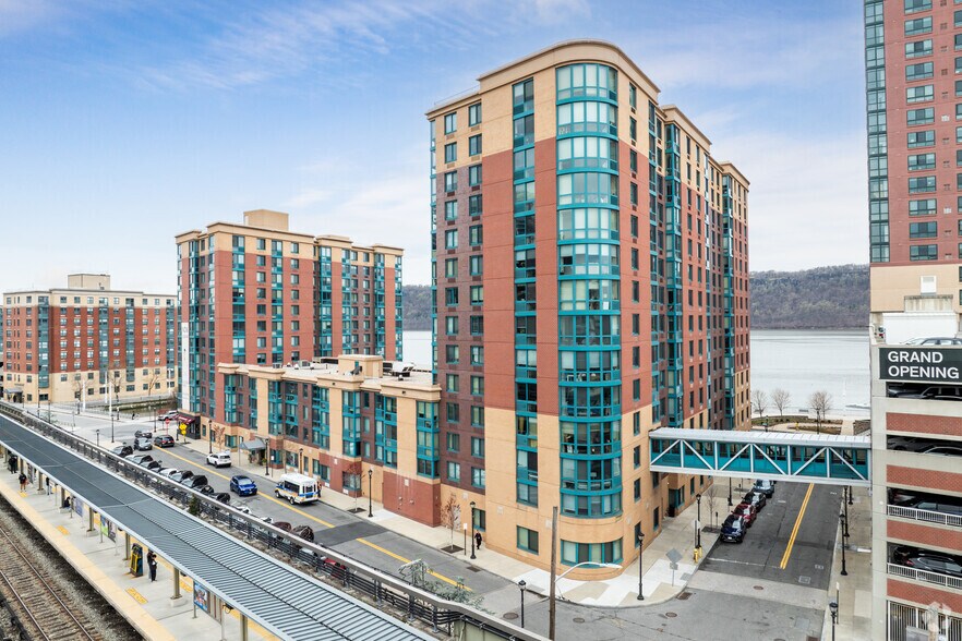 1 Alexander St, Yonkers, NY for lease - Primary Photo - Image 1 of 10