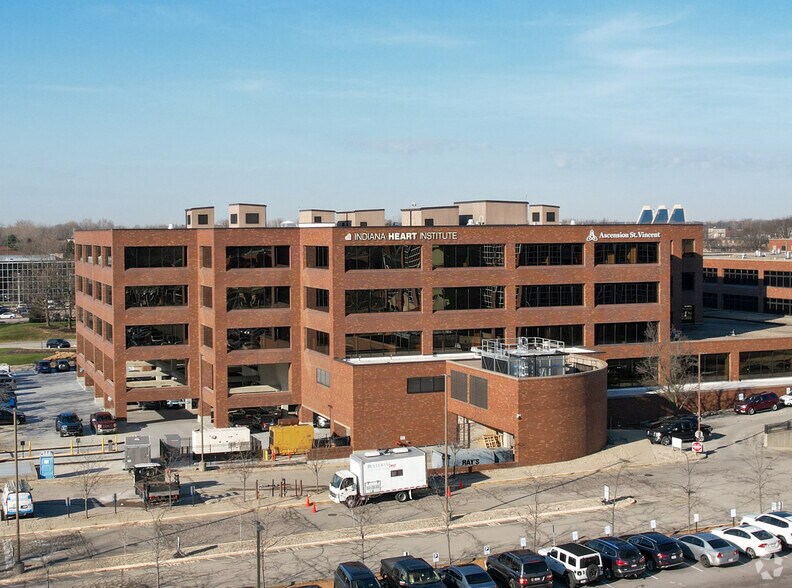 8333 Naab Rd, Indianapolis, IN à louer - Photo du bâtiment - Image 3 de 3