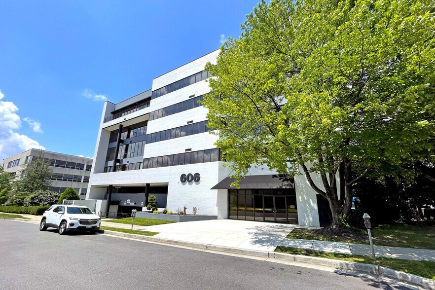 606 Baltimore Ave, Towson, MD à vendre - Photo du bâtiment - Image 2 de 10