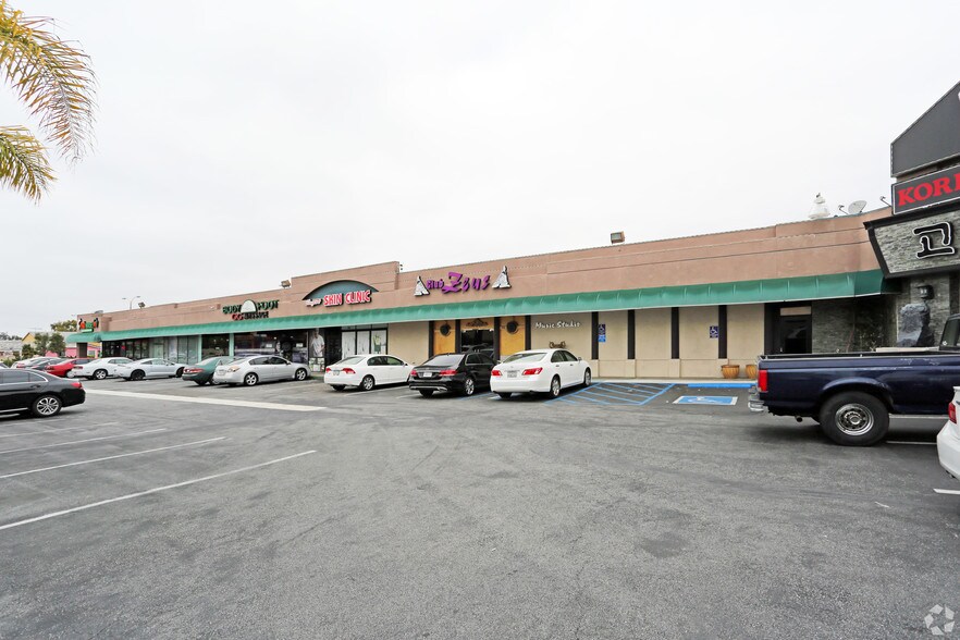 8851 Garden Grove Blvd, Garden Grove, CA à louer - Photo du bâtiment - Image 3 de 13