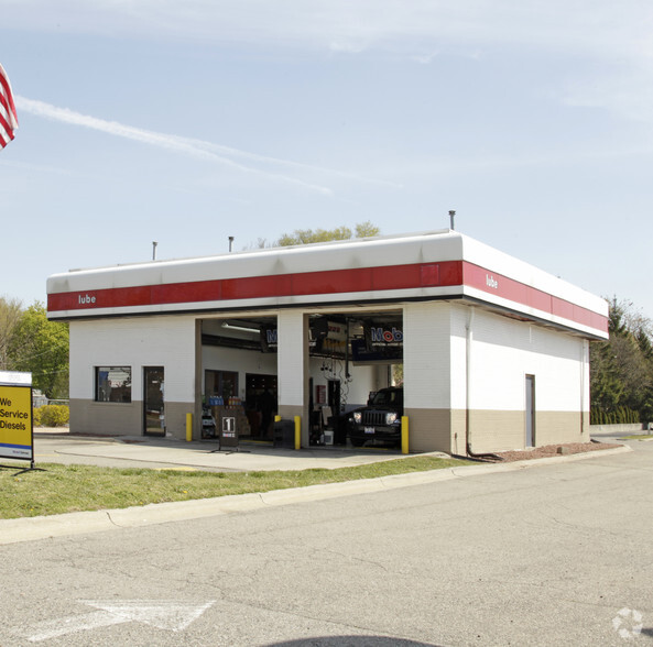 Mobil 1 Lube Express portfolio of 7 properties for sale on LoopNet.ca - Primary Photo - Image 3 of 8