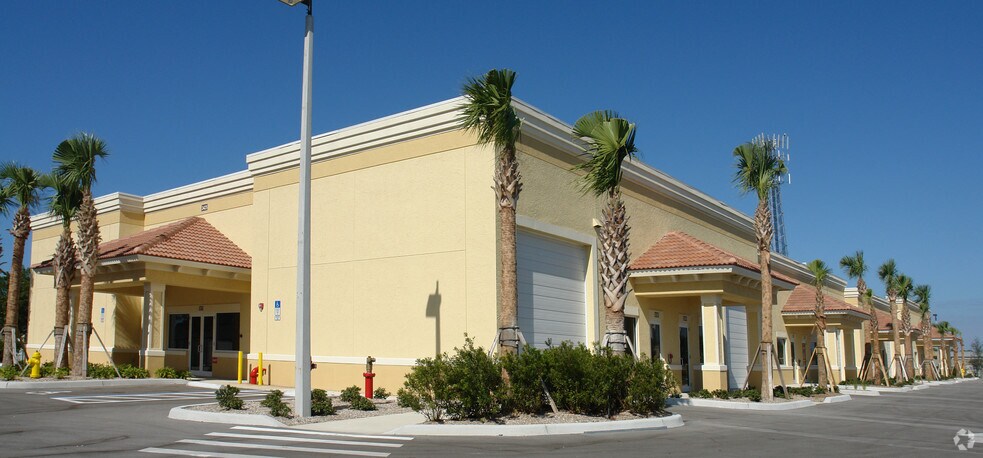 3425 Radio Rd, Naples, FL à vendre - Photo du bâtiment - Image 3 de 24