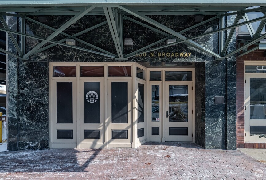 400 N Broadway, Milwaukee, WI à louer - Photo du bâtiment - Image 3 de 5