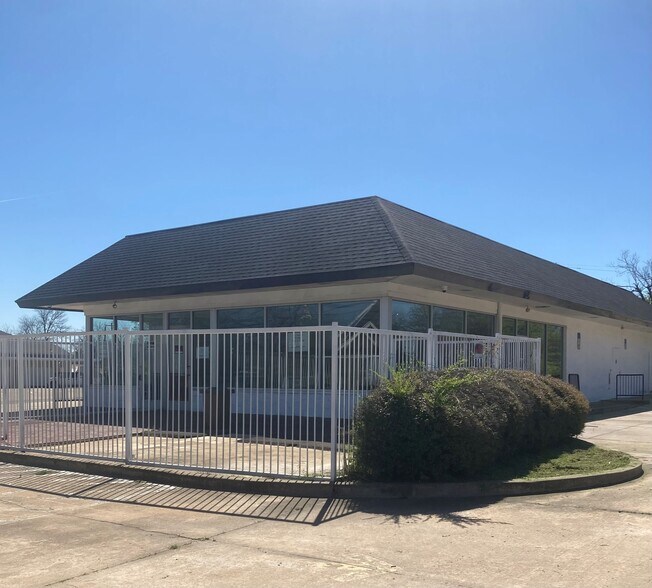 506 W Main St, Clarksville, TX à vendre - Photo du bâtiment - Image 2 de 5