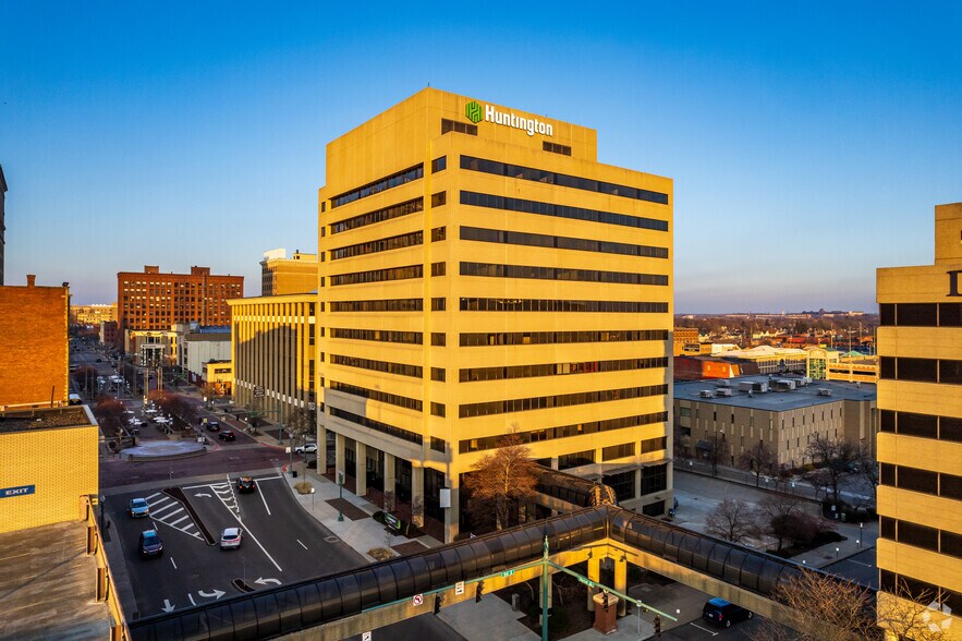 220 Market Ave S, Canton, OH for lease - Building Photo - Image 1 of 18