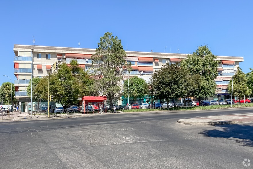 Commerce de détail dans San Fernando de Henares, Madrid à louer - Photo du bâtiment - Image 2 de 4