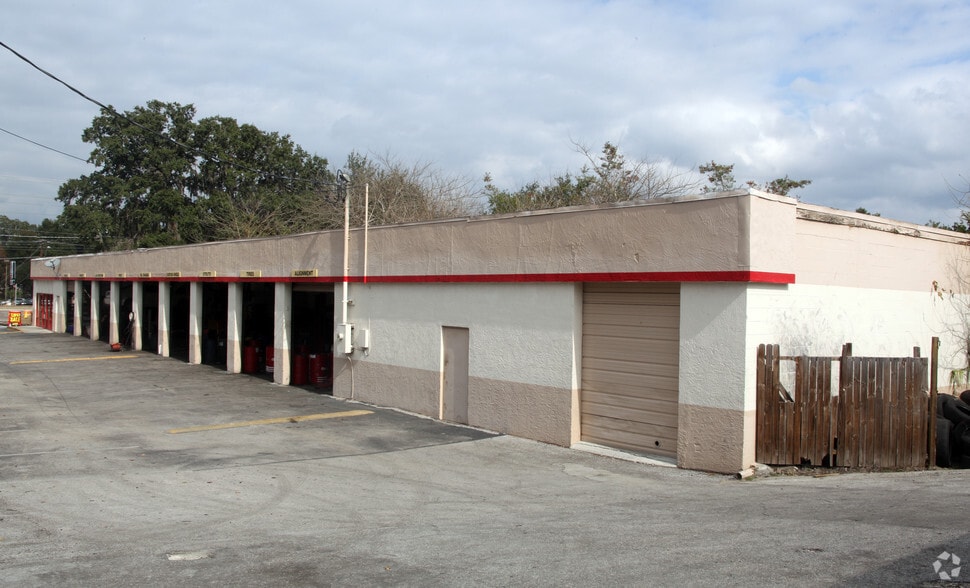 1209 W Brandon Blvd, Brandon, FL à vendre - Photo du bâtiment - Image 2 de 40