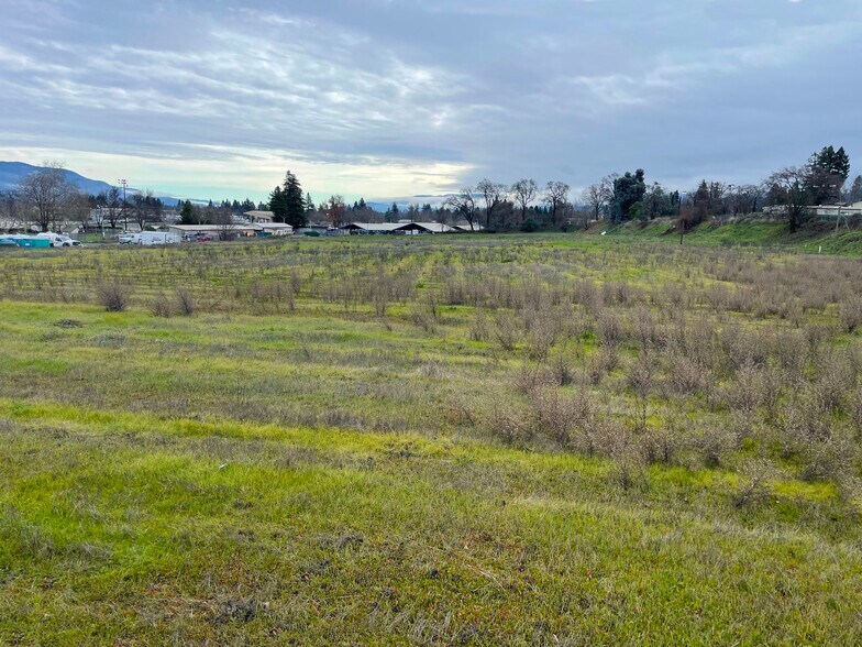 1 Ford Rd, Ukiah, CA à vendre - Photo principale - Image 1 de 7