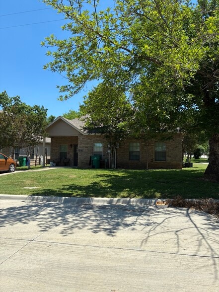 1101 Cates St, Bridgeport, TX à vendre - Photo du bâtiment - Image 2 de 15