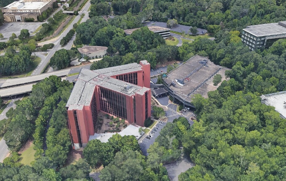 800 Shades Creek Pkwy, Birmingham, AL for lease - Building Photo - Image 2 of 5