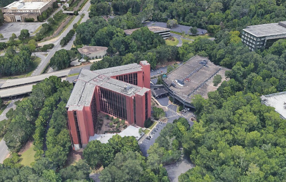 800 Shades Creek Pkwy, Birmingham, AL à louer - Photo du bâtiment - Image 2 de 5