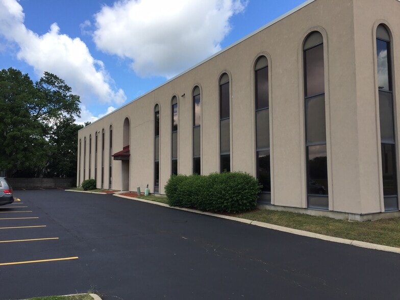 4801 Emerson Ave, Palatine, IL for lease - Building Photo - Image 3 of 10