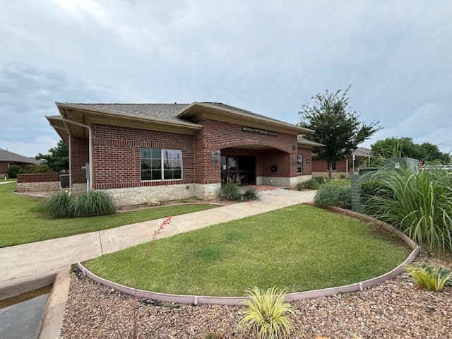 1014 24th Ave NW, Norman, OK à vendre - Photo du bâtiment - Image 2 de 9