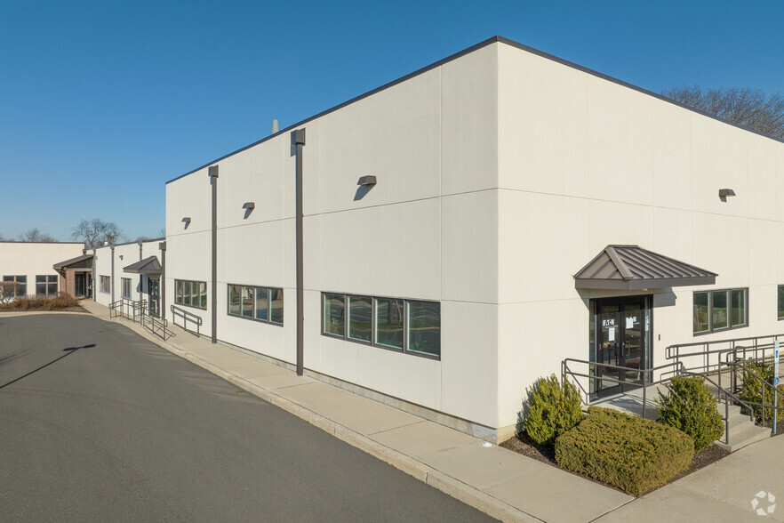 44 Apple St, Tinton Falls, NJ for lease - Building Photo - Image 3 of 12