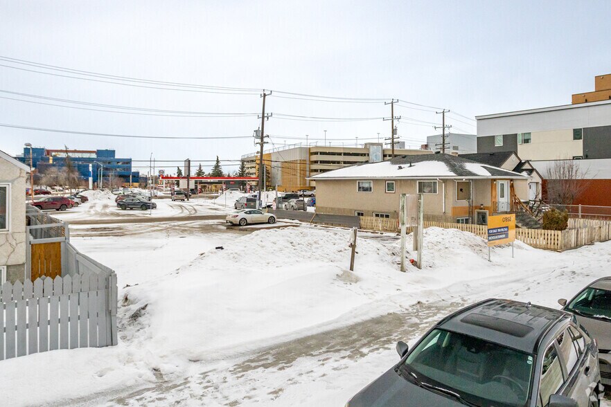 10868 98 St NW, Edmonton, AB à vendre - Photo du bâtiment - Image 2 de 5