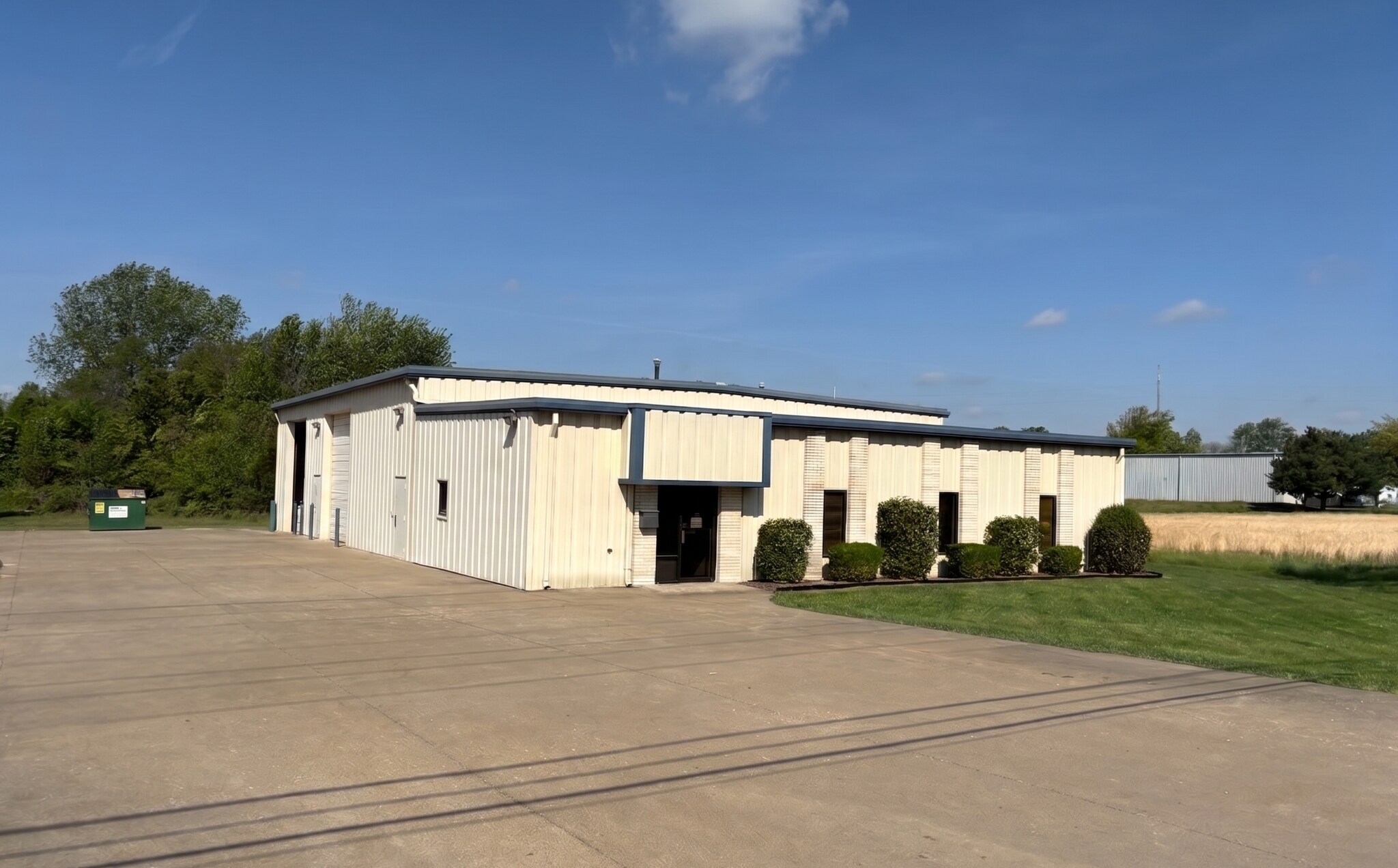 2526 N Burkhardt Rd, Evansville, IN for sale Primary Photo- Image 1 of 8