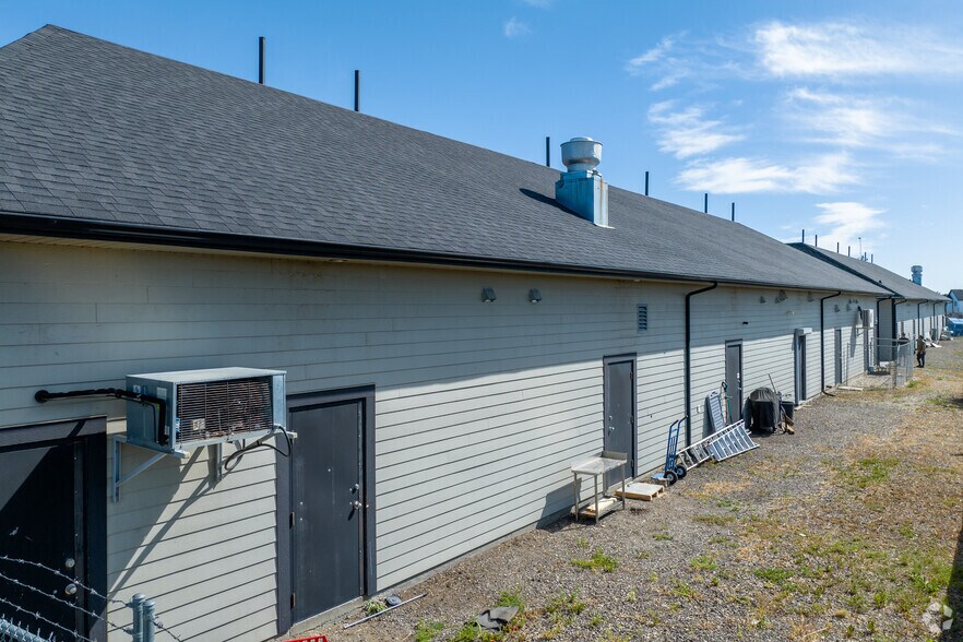 720 Centre St NE, Rocky View No 44, AB à vendre - Photo du bâtiment - Image 3 de 5