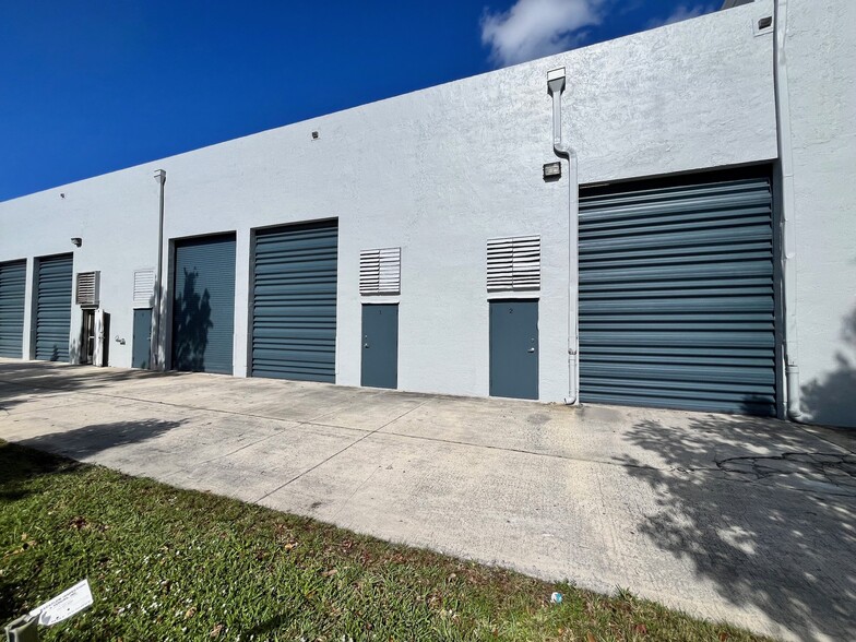 1471 SW 30th Ave, Deerfield Beach, FL for lease - Building Photo - Image 2 of 8