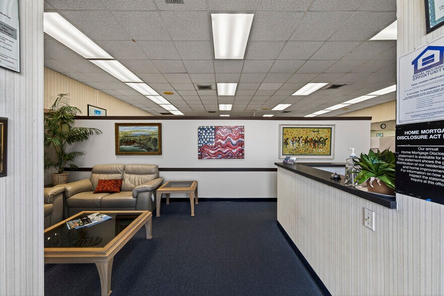 3050 E Commercial Blvd, Fort Lauderdale, FL à vendre - Hall d’entrée - Image 2 de 31
