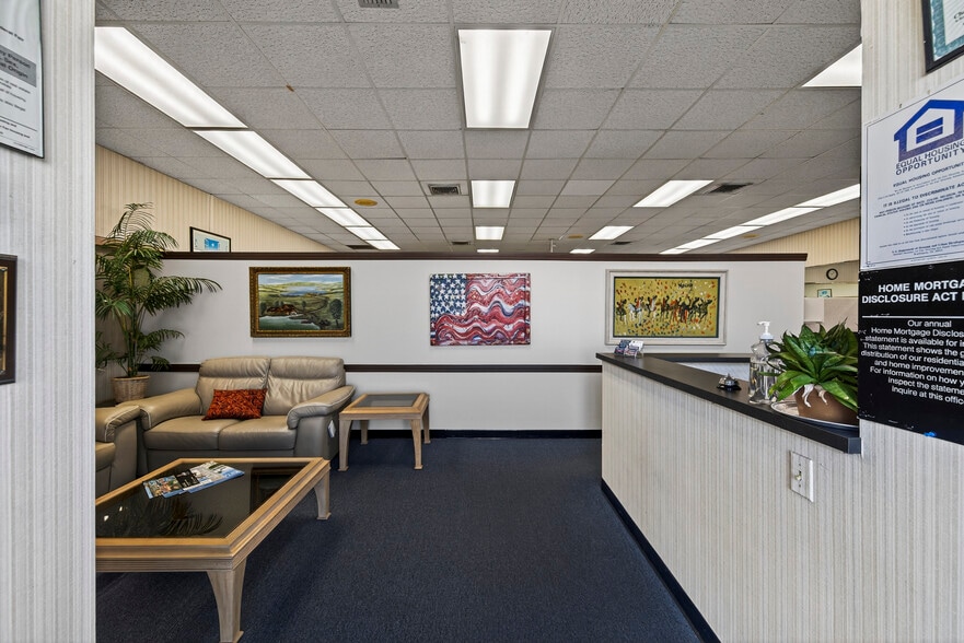 3050 E Commercial Blvd, Fort Lauderdale, FL for sale - Lobby - Image 2 of 31