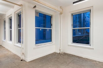 119-121 W 57th St, New York, NY à louer Photo intérieure- Image 1 de 7