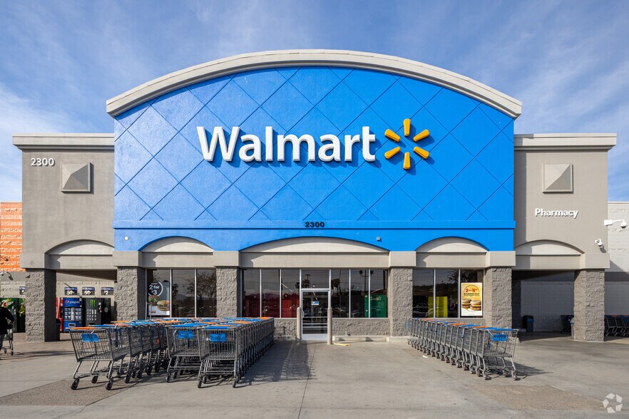 1500 E Village Way, Orange, CA à louer - Photo du bâtiment - Image 2 de 2