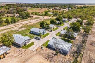 Plus de détails pour 3490 County Road 4713 rd, La Coste, TX - Multi-résidentiel à vendre