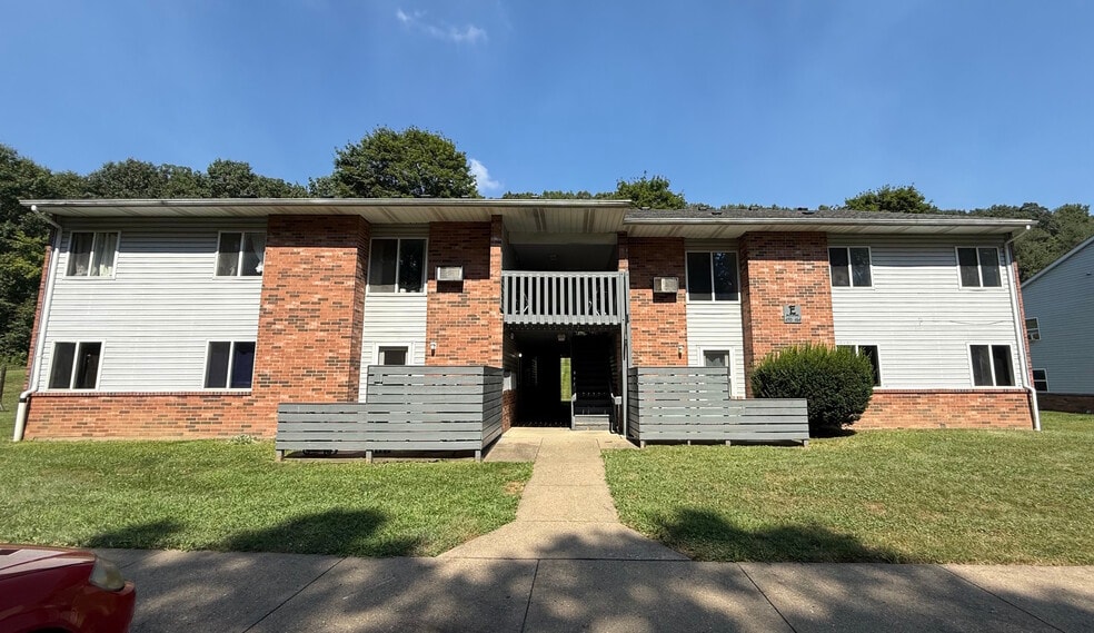 432 McConnell St, Uhrichsville, OH for sale - Building Photo - Image 2 of 14