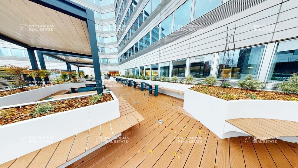 Office in Lyon for lease - Building Photo - Image 3 of 50