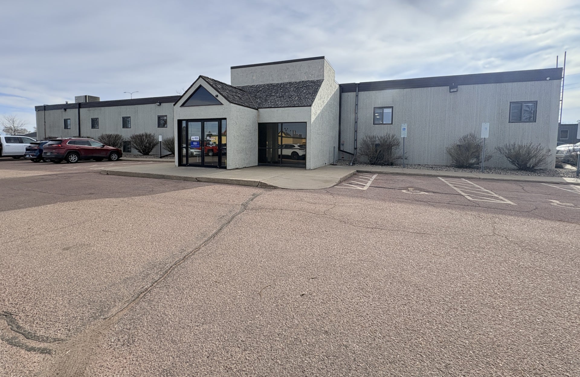817 W Russell St, Sioux Falls, SD for lease Primary Photo- Image 1 of 20