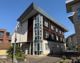 Plus de détails pour 17 Marina Pl, Kingston Upon Thames - Bureau à vendre