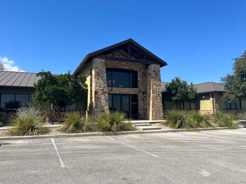 30745 Us-281 Hwy, Bulverde, TX à louer - Photo du bâtiment - Image 2 de 7