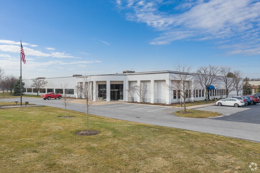 1800 Indian Wood Cir, Maumee, OH à vendre - Photo principale - Image 1 de 26