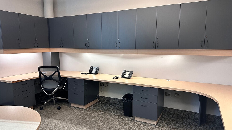 1601 Buffalo Pl, Winnipeg, MB for lease - Interior Photo - Image 3 of 5