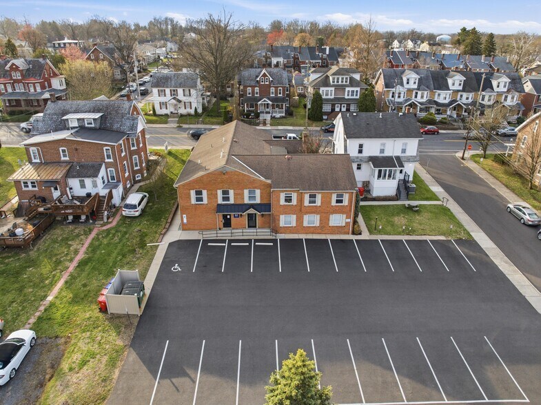 307 E Broad St, Souderton, PA à louer - Photo du bâtiment - Image 2 de 16