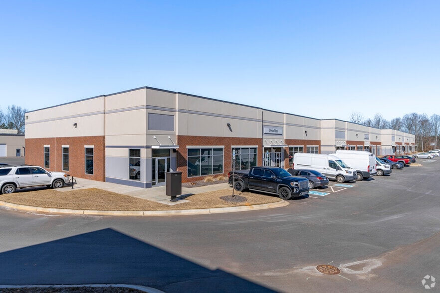 2120 Airport Flex Dr, Charlotte, NC for lease - Primary Photo - Image 1 of 4