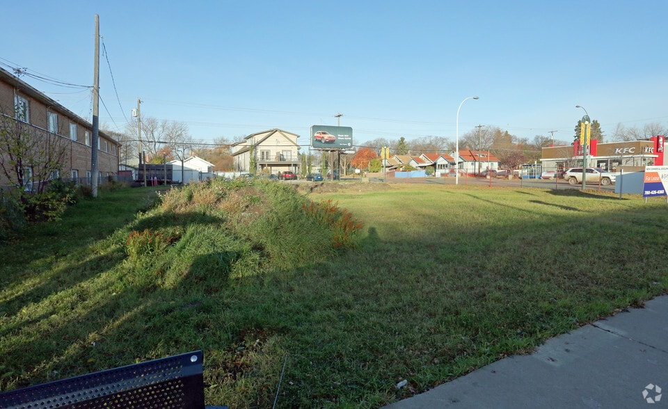 11042 124th St NW, Edmonton, AB for sale - Primary Photo - Image 1 of 2