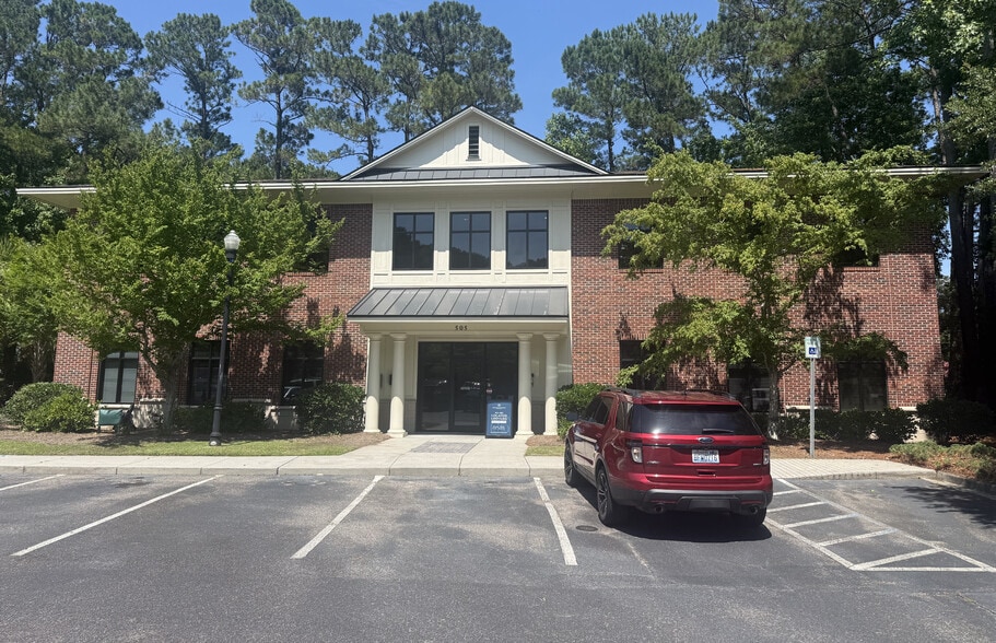 505 Belle Hall Pky, Mount Pleasant, SC à vendre - Photo du bâtiment - Image 2 de 5